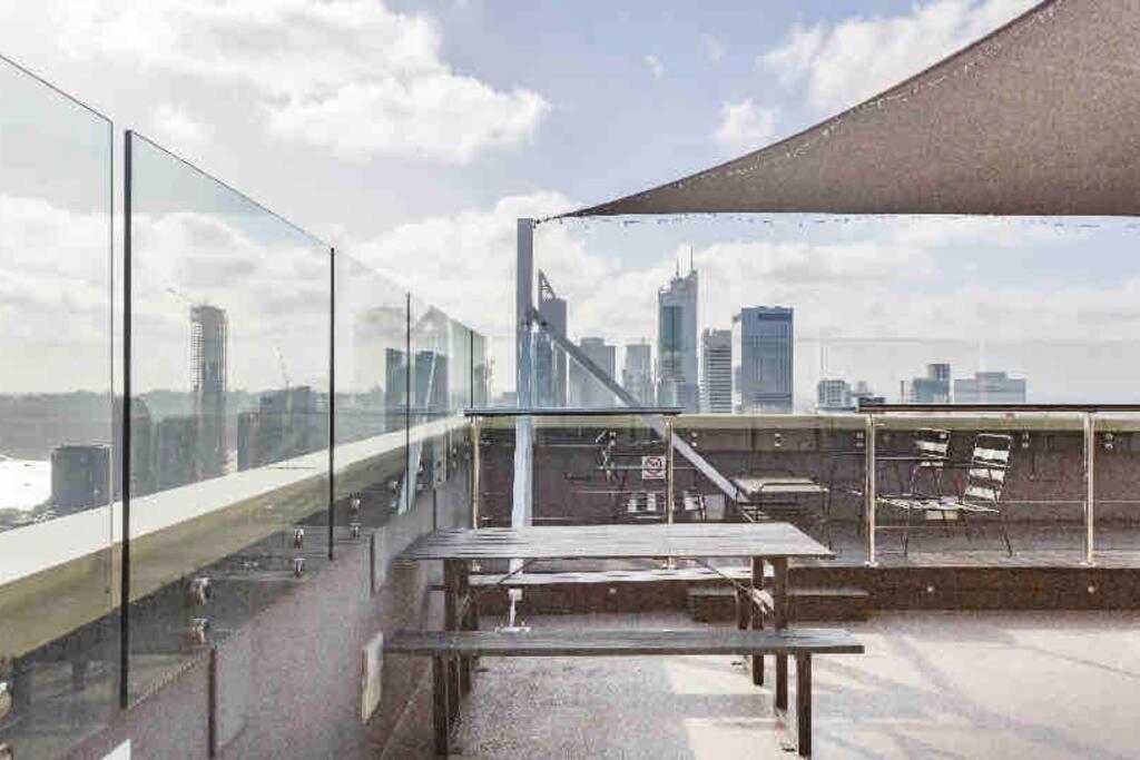 In The City Perth 1B1B Pool And Nice View Exterior foto